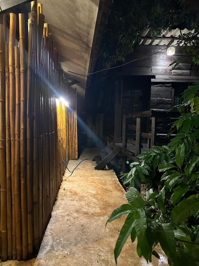 The Legend Homestay. Mae Ai Екстериор снимка